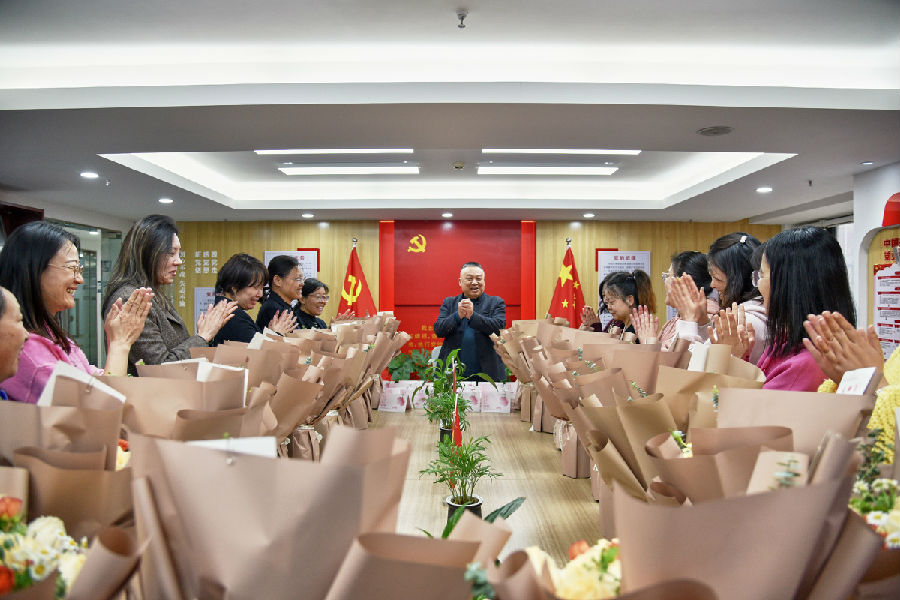 詩情花藝間 優雅伴笑顏 | 三